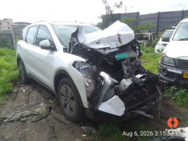 Photos2013.jpg 2026 Mahindra XEV 9S THREE B79 7 STR