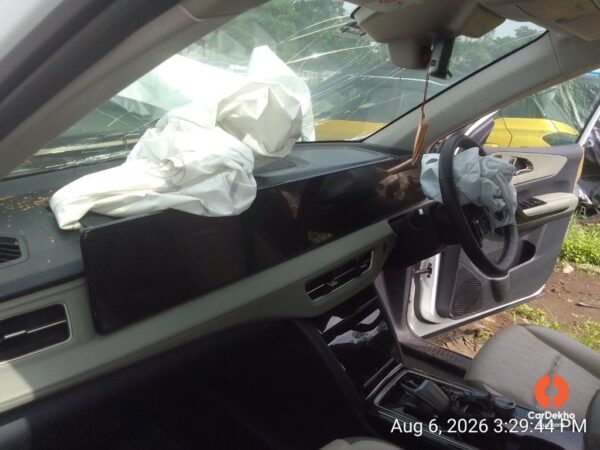 Photos2027.jpg 2026 Mahindra XEV 9S THREE B79 7 STR