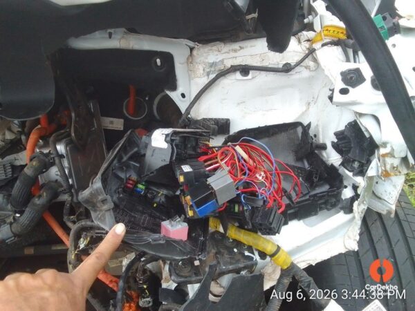 Photos2037.jpg 2026 Mahindra XEV 9S THREE B79 7 STR