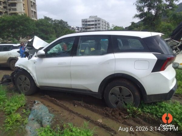 Photos208.jpg 2026 Mahindra XEV 9S THREE B79 7 STR